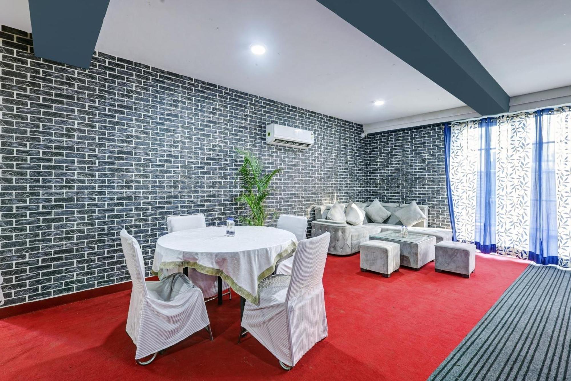 Super Townhouse Tipsyy Near Bestech Central Square Mall غورغاون المظهر الخارجي الصورة