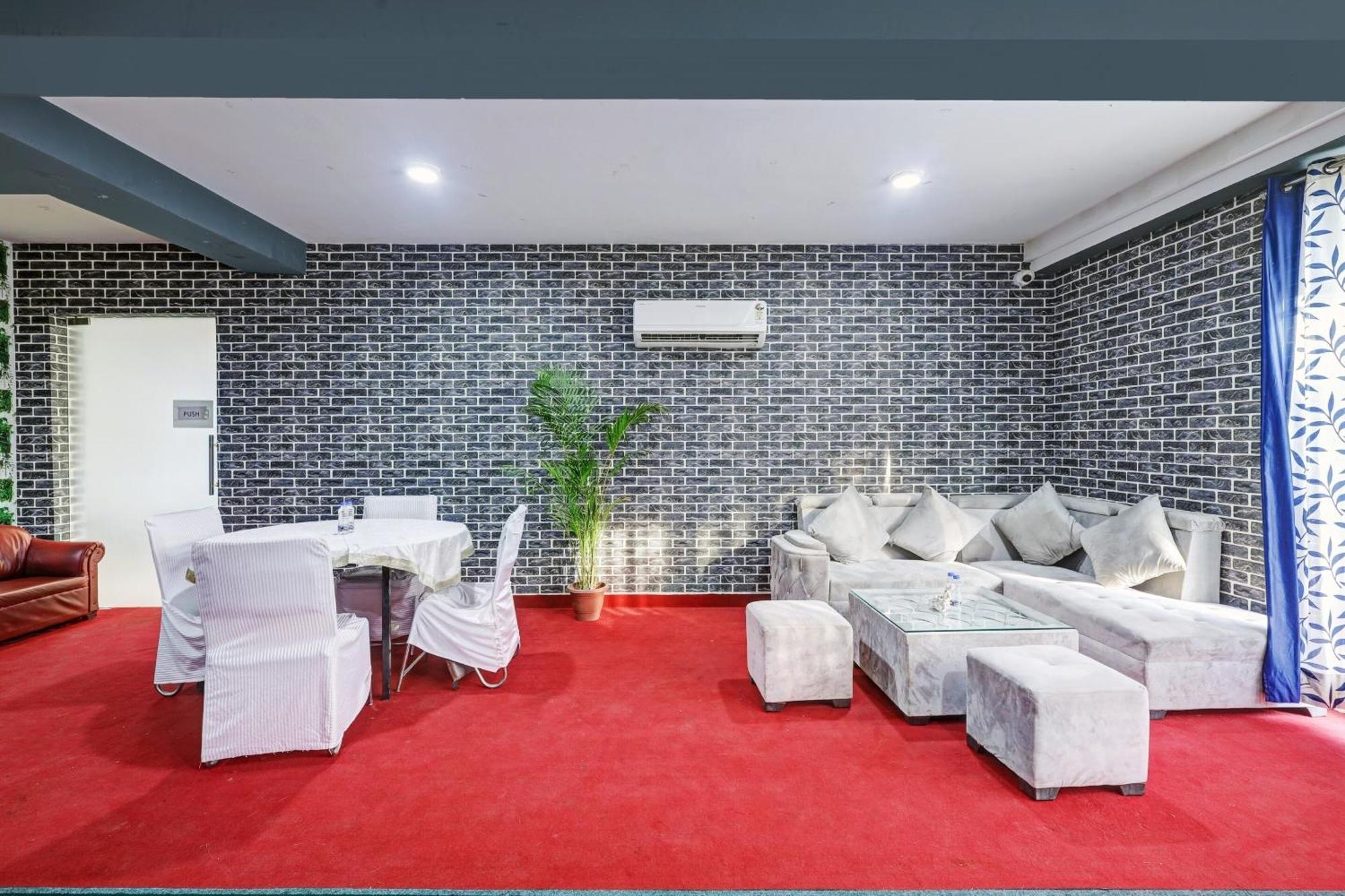 Super Townhouse Tipsyy Near Bestech Central Square Mall غورغاون المظهر الخارجي الصورة