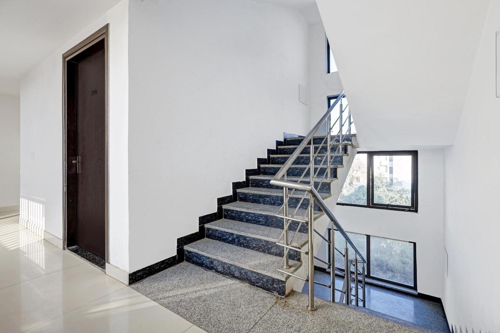 Super Townhouse Tipsyy Near Bestech Central Square Mall غورغاون المظهر الخارجي الصورة